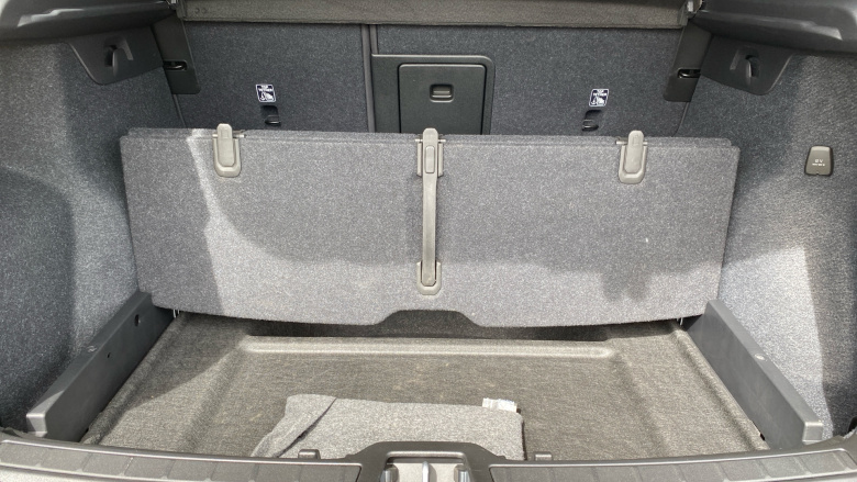 Volvo XC40 2.0 B4P Plus Black Edition 5dr Auto Petrol Estate